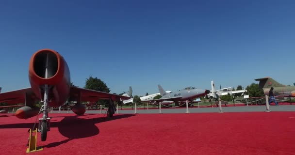 Museo de la aviación en Estambul está representado por una gran colección de aviones civiles militares y también la historia de la aviación en Turquía — Vídeos de Stock
