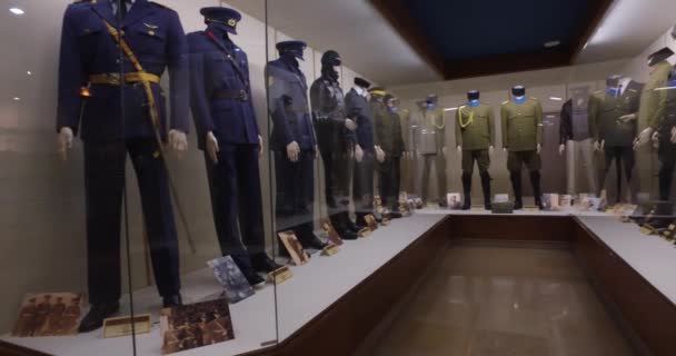 Museum der Luftfahrt in Istanbul ist durch eine große Sammlung militärischer Zivilflugzeuge und auch die Geschichte der Luftfahrt in der Türkei vertreten — Stockvideo