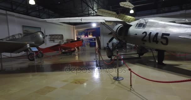 Museo de la aviación en Estambul está representado por una gran colección de aviones civiles militares y también la historia de la aviación en Turquía — Vídeos de Stock