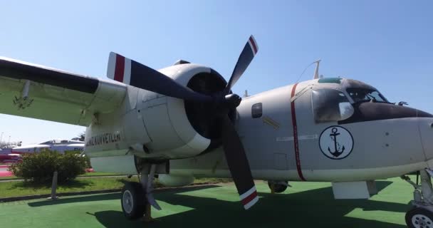 Музей авиации в Стамбуле представлен большой коллекцией военных гражданских самолетов, а также историей авиации в Турции — стоковое видео