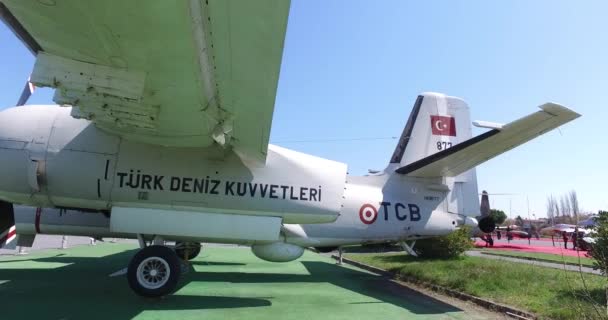 Museo de la aviación en Estambul está representado por una gran colección de aviones civiles militares y también la historia de la aviación en Turquía — Vídeo de stock