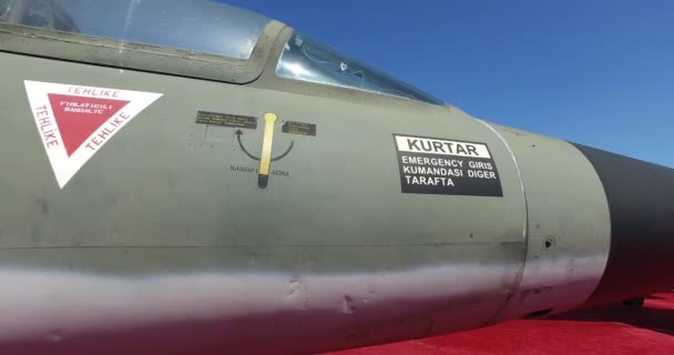 Museo de la aviación en Estambul está representado por una gran colección de aviones civiles militares y también la historia de la aviación en Turquía — Vídeo de stock