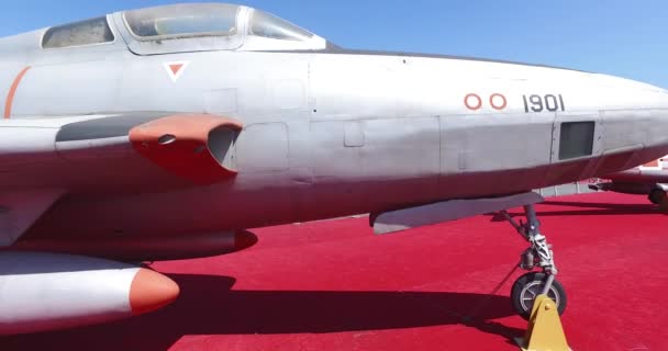 Musée de l'aviation à Istanbul est représenté par une grande collection d'avions civils militaires et aussi l'histoire de l'aviation en Turquie — Video