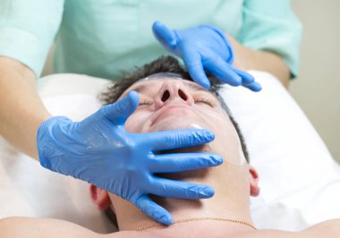 adam maske kozmetik prosedür 