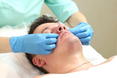 adam maske kozmetik prosedür 