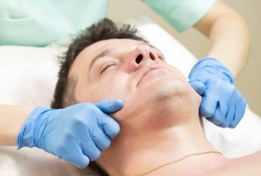 adam maske kozmetik prosedür 