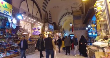 Istanbul'daki eski Mısır Çarşısı baharat ve tatlılar Satılık