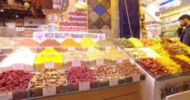 Istanbul'daki eski Mısır Çarşısı baharat ve tatlılar Satılık