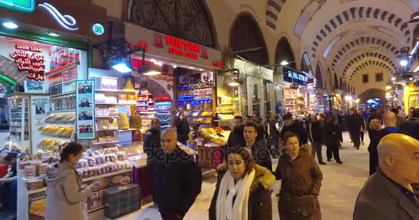Isztambul régi Egyiptomi piac, fűszerek és édességek eladó — Stock videók