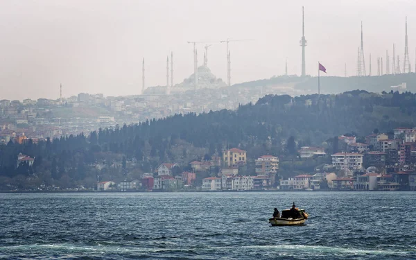 Panorámás kilátást Isztambul az Aranyszarv-öböl területén — Stock Fotó