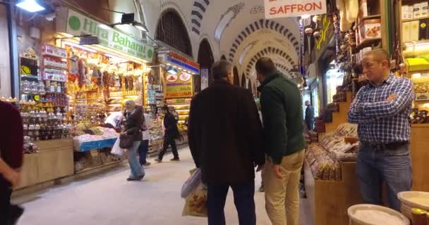 Antico mercato egiziano di Istanbul per la vendita di spezie e dolci — Video Stock