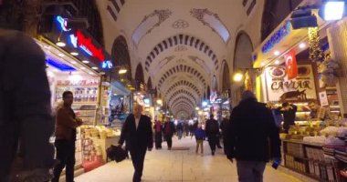 Istanbul'daki eski Mısır Çarşısı baharat ve tatlılar Satılık