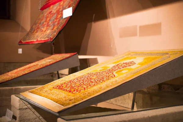 Istanbul 'un antik nadir halı Müzesi koleksiyonu