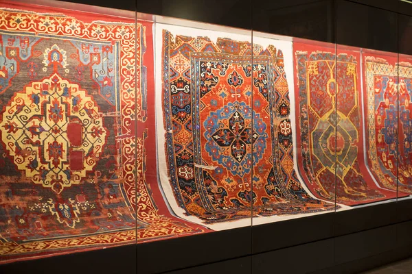 Istanbul 'un antik nadir halı Müzesi koleksiyonu