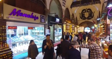 Istanbul'daki eski Mısır Çarşısı baharat ve tatlılar Satılık