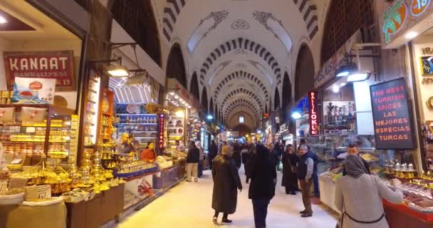 Old Egyptian market in Istanbul for the sale of spices and sweets — Stock Video