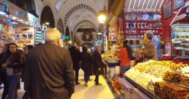 Istanbul'daki eski Mısır Çarşısı baharat ve tatlılar Satılık