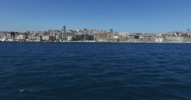 Haliç görünümünden kanal üzerinde Panoraması şehir pistleri 