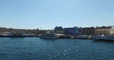 Haliç görünümünden kanal üzerinde Panoraması şehir pistleri 