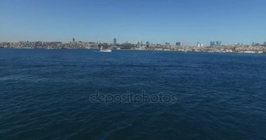 Haliç görünümünden kanal üzerinde Panoraması şehir pistleri 