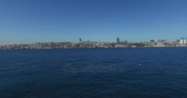 Haliç görünümünden kanal üzerinde Panoraması şehir pistleri 