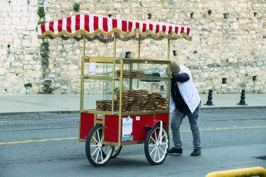 Geleneksel Türk simit Simit, sokak satış çoğu Türkiye'de Istanbul sokaklarında 