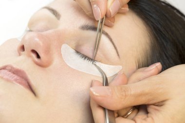 Kirpik uzatma işlemi