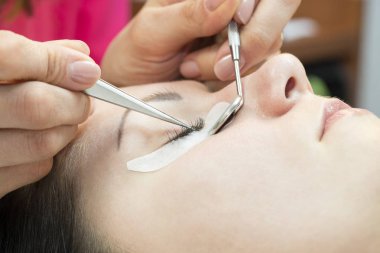 Kirpik uzatma işlemi