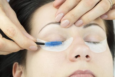 Kirpik uzatma işlemi