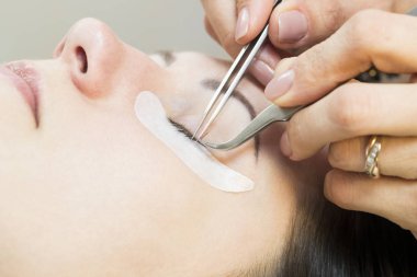 Kirpik uzatma işlemi