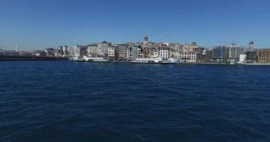 Haliç görünümünden kanal üzerinde Panoraması şehir pistleri 