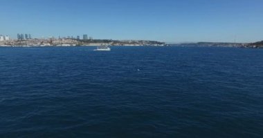 Haliç görünümünden kanal üzerinde Panoraması şehir pistleri 