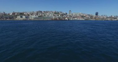 Haliç görünümünden kanal üzerinde Panoraması şehir pistleri 