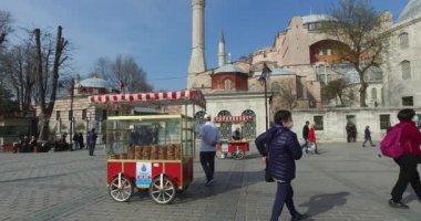 Sultanahmet Meydanı Istanbul'ziyaret turist için bir yer