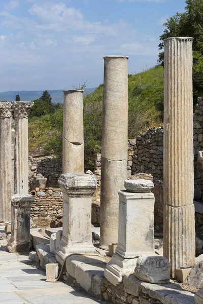 Las ruinas de la antigua ciudad antigua de Éfeso — Foto de Stock