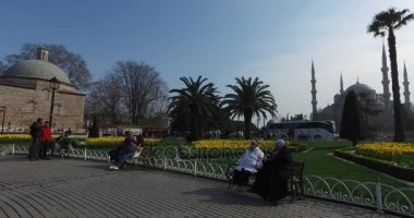 Sultanahmet Meydanı Istanbul'ziyaret turist için bir yer