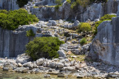 Antik Likya şehridir ve etrafı sonucu olarak deprem şehri sular altında.