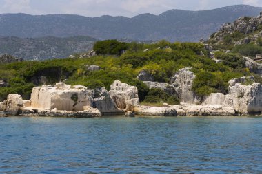 Antik Likya şehridir ve etrafı sonucu olarak deprem şehri sular altında.