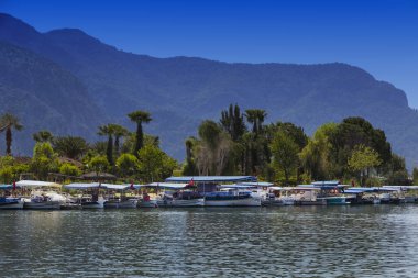 Dalyan nehir nehir Boğazı turist tekneleri ile