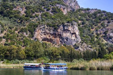 Dalyan nehir nehir Boğazı turist tekneleri ile