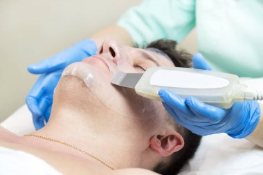 adam maske kozmetik prosedür