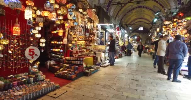 Sultanahmet plein, een plek voor toeristen om te bezoeken in Istanbul — Stockvideo