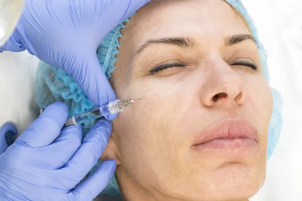 Enjeksiyon ile kozmetik tedavi — Stok fotoğraf