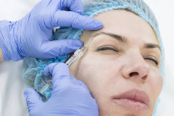 Tratamento cosmético com injeção — Fotografia de Stock