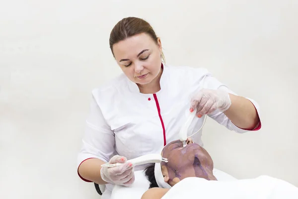 Proceso mascarilla cosmética de masaje —  Fotos de Stock