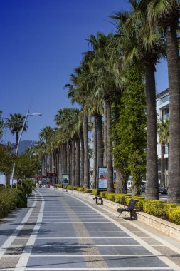 Anıtlar ile Marmaris resort kasaba sokaklarında