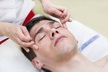 adam maske kozmetik prosedür