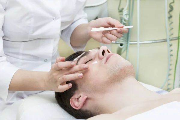 Man in the mask cosmetic procedure — Stock Photo, Image