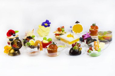 Mini Tatlılar ve et kanepeler 