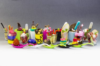 Mini Tatlılar ve et kanepeler 